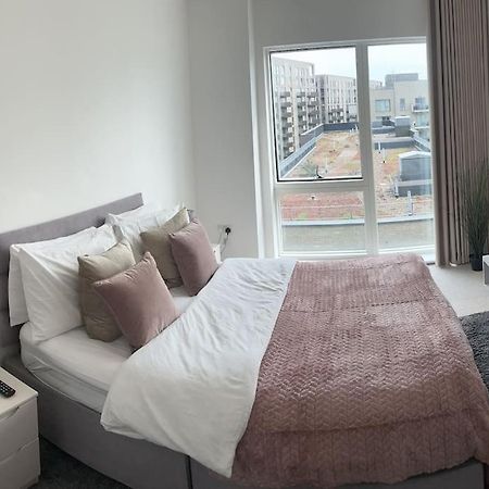 Contemporary Urban Retreat, 2-Bedroom Haven By London City Airport Londres Exterior foto