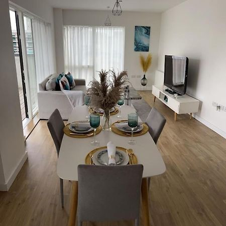 Contemporary Urban Retreat, 2-Bedroom Haven By London City Airport Londres Exterior foto