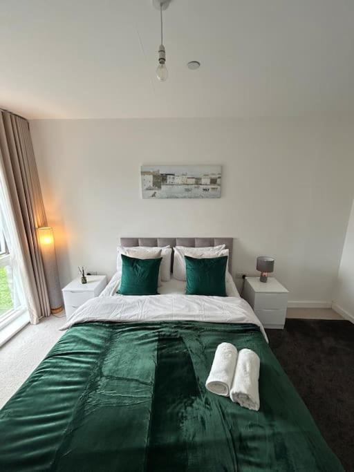 Contemporary Urban Retreat, 2-Bedroom Haven By London City Airport Londres Exterior foto