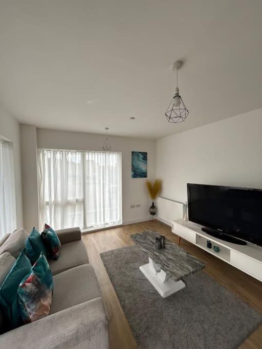 Contemporary Urban Retreat, 2-Bedroom Haven By London City Airport Londres Exterior foto