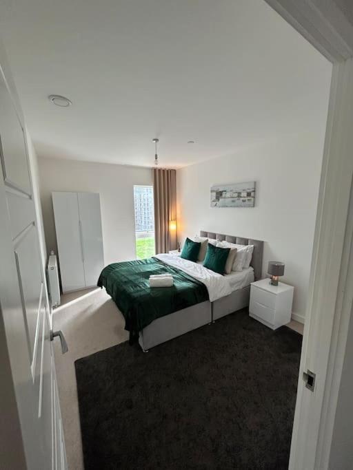 Contemporary Urban Retreat, 2-Bedroom Haven By London City Airport Londres Exterior foto