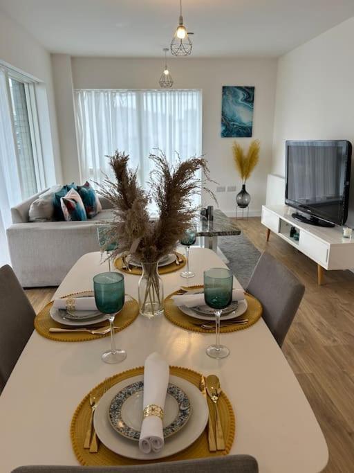 Contemporary Urban Retreat, 2-Bedroom Haven By London City Airport Londres Exterior foto