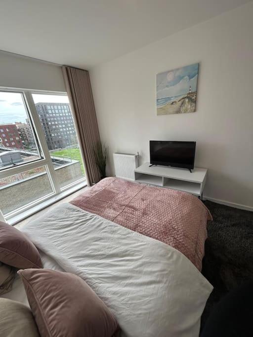 Contemporary Urban Retreat, 2-Bedroom Haven By London City Airport Londres Exterior foto