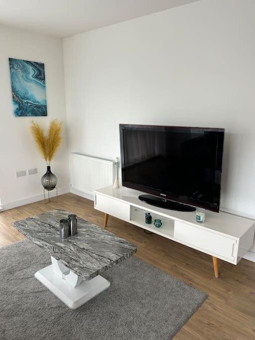 Contemporary Urban Retreat, 2-Bedroom Haven By London City Airport Londres Exterior foto