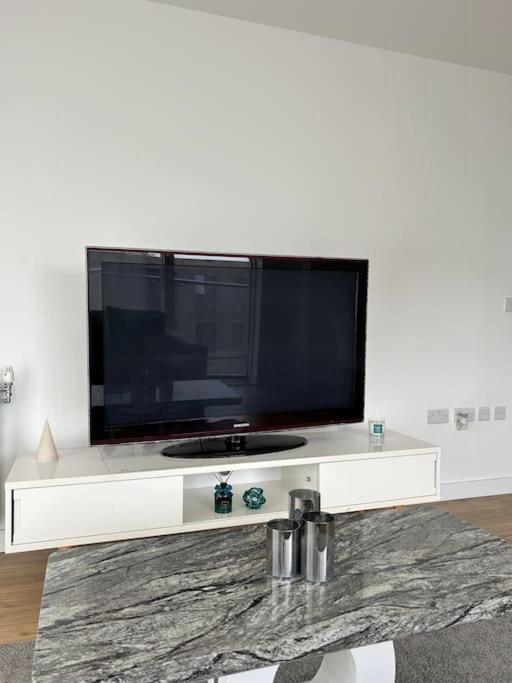 Contemporary Urban Retreat, 2-Bedroom Haven By London City Airport Londres Exterior foto