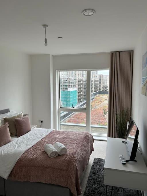 Contemporary Urban Retreat, 2-Bedroom Haven By London City Airport Londres Exterior foto