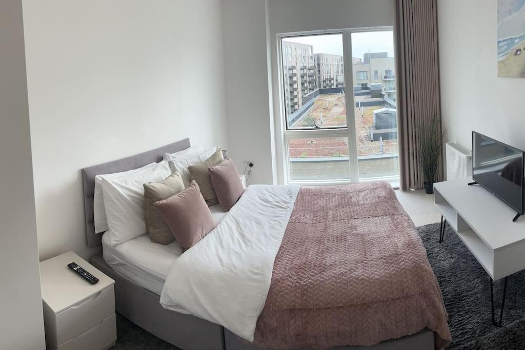 Contemporary Urban Retreat, 2-Bedroom Haven By London City Airport Londres Exterior foto